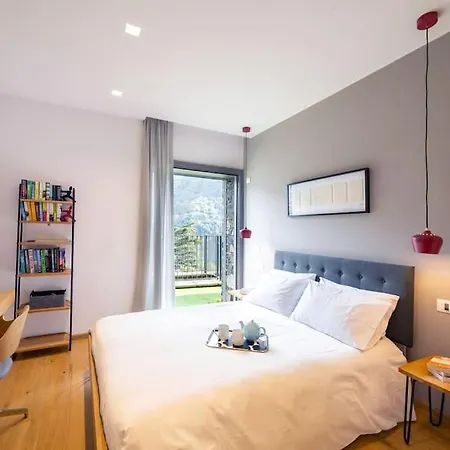 Bellavista Lagoon B By Italian * 拉利奥