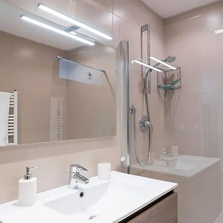 Bellavista Lagoon B By Italian * لاليو