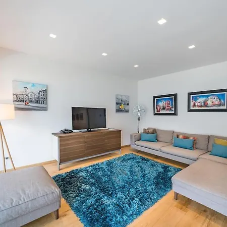 Bellavista Lagoon B By Italian 拉利奥